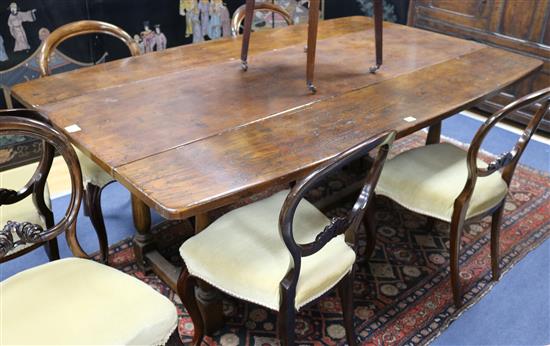 A long 18th century style oak drop flap dining table, L.183cm